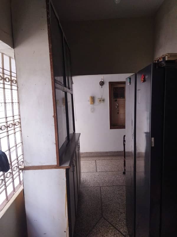 A House Of 400 Square Yards In Rs. 67500000 5