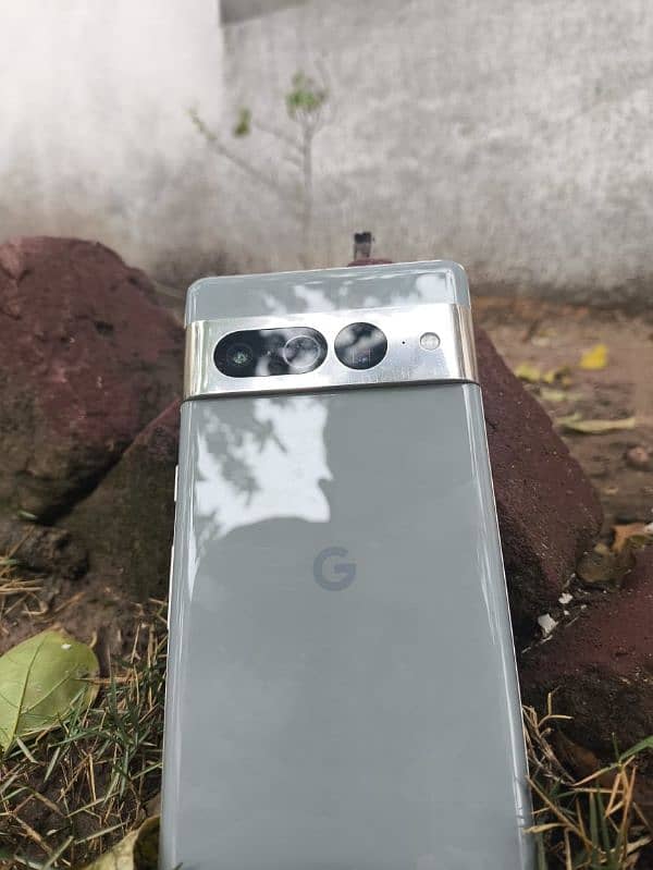 Google pixel 7 pro . 12 GB RAM , 256 GB ROM Approved 9