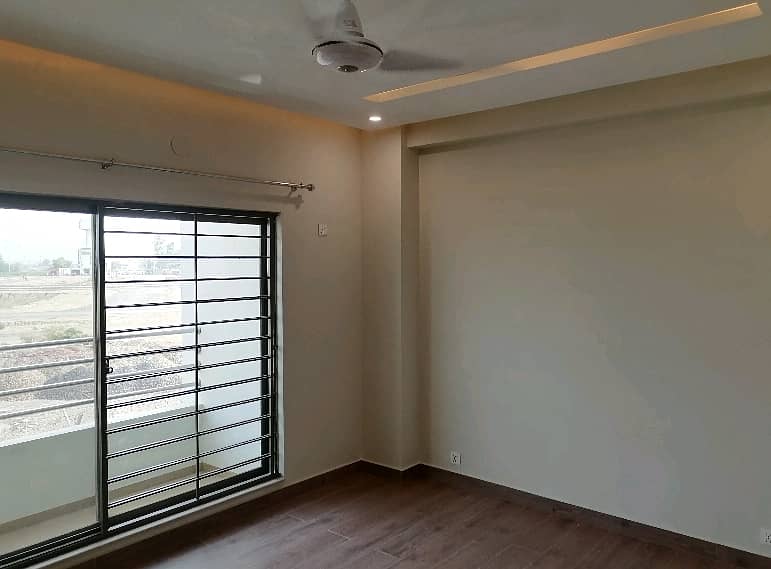 10 Marla Flat For sale In Askari 11 - Sector D 7