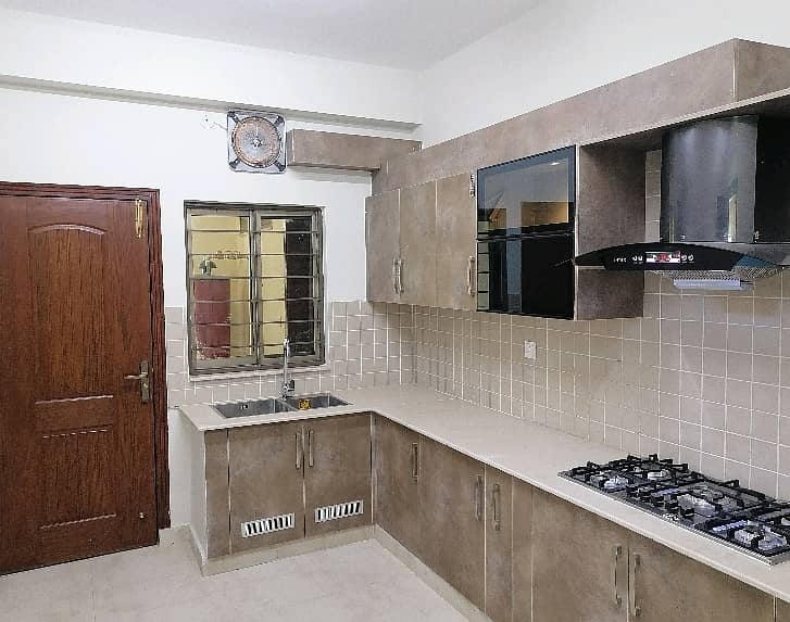 10 Marla Flat For sale In Askari 11 - Sector D 8