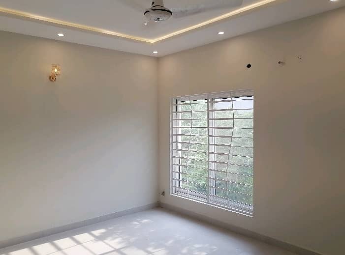 1 Kanal Upper Portion In Central Askari 11 - Sector B For rent 1