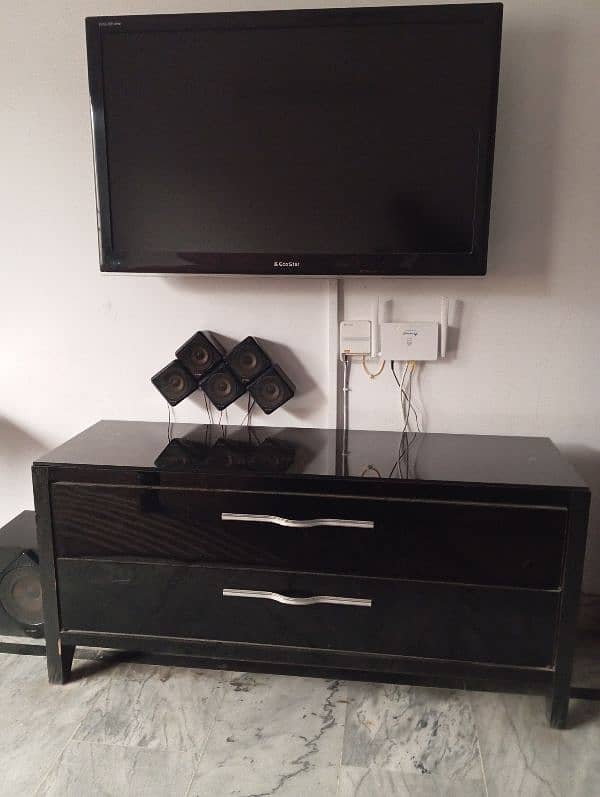 T. V console in new condition 0