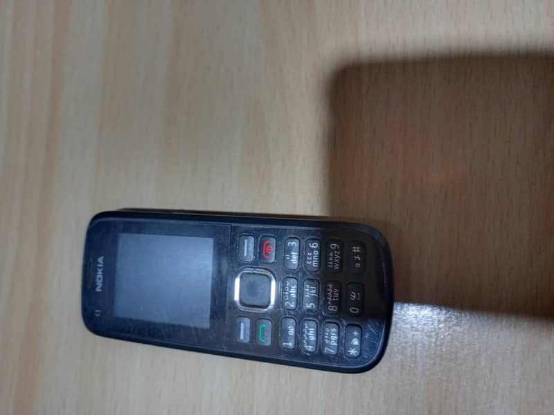 Original Nokia Button Mobile Phone Available for Sale 0