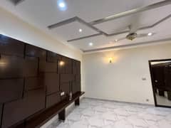 Prime Location House 10 Marla For rent In Central Park Housing Scheme