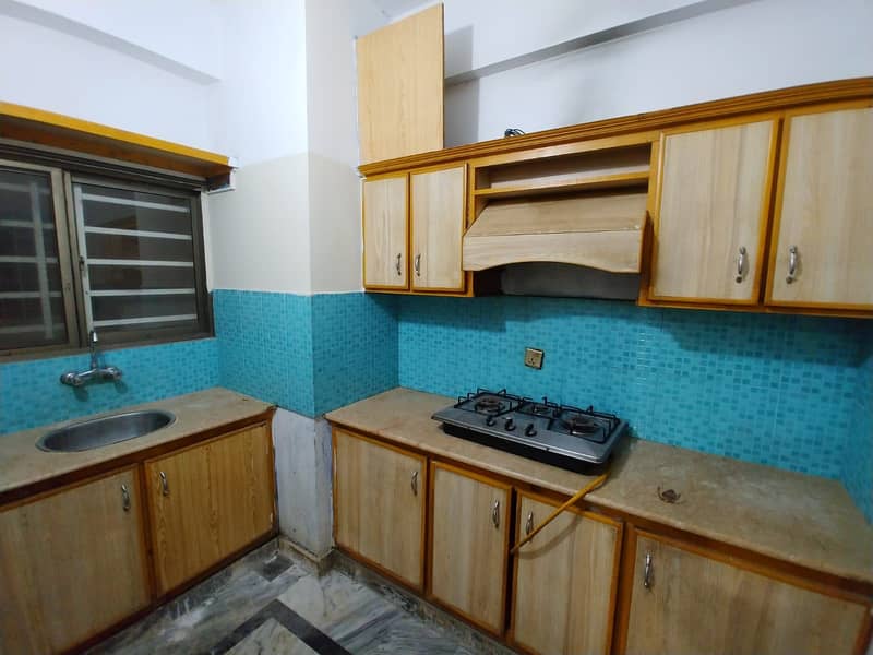 2 Bed 2 Bath TV Lounge Kitchen Flat For Sale 3