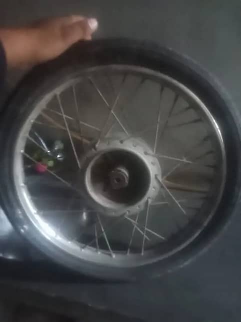 honda 125 tyre + rim with hub good condition 0/3/2/9/8/1/6/4/9/3/2 0