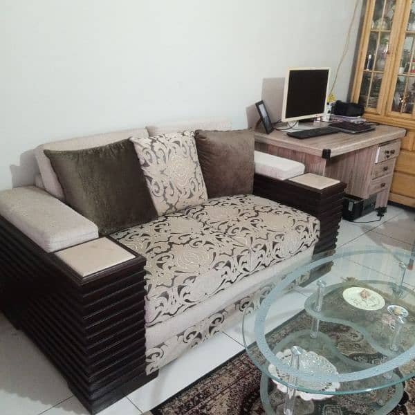 Sofas Set for sell with reasonable price 1