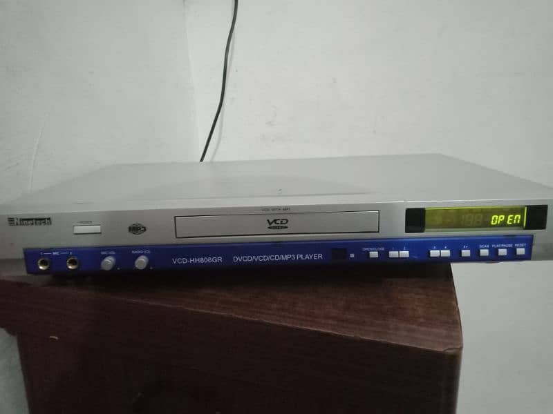 DVD and VCR 0