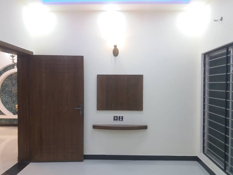 New 5 Marla Upper Portion Available For Rent In BB Block Sector D Bahria Town Lahore 7