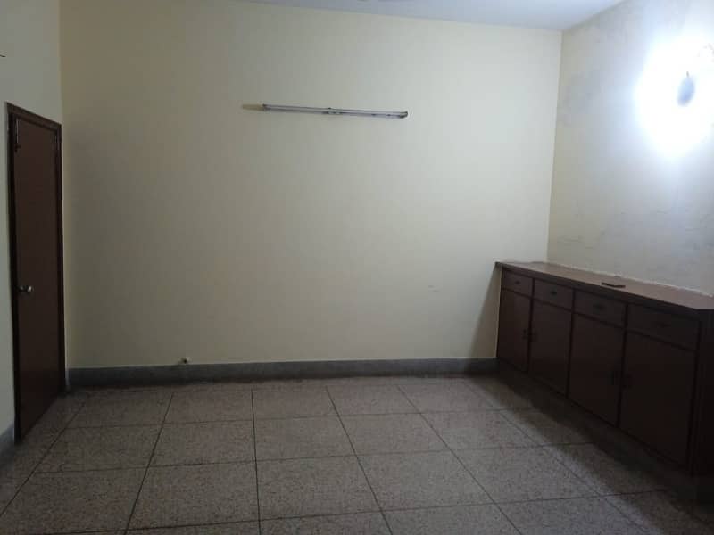 10 marla 2nd floor new portion for rent 12