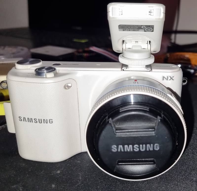 Samsung NX2000 mirrorless camera 0