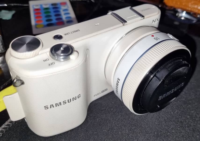 Samsung NX2000 mirrorless camera 1