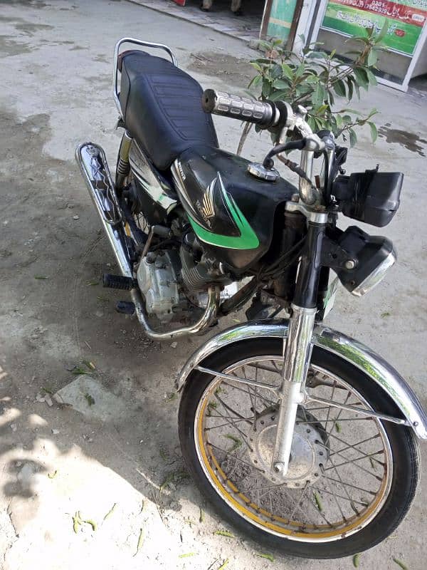 Honda 125 Good in Condition 4