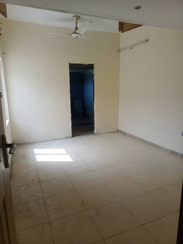 G-11 Real Pics Size 25 - 50 House For Sale Near Main Road And Markaz 12