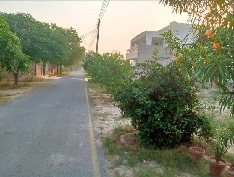 Corner plot forsale in University Town, Millat Road, Faisalabad 2