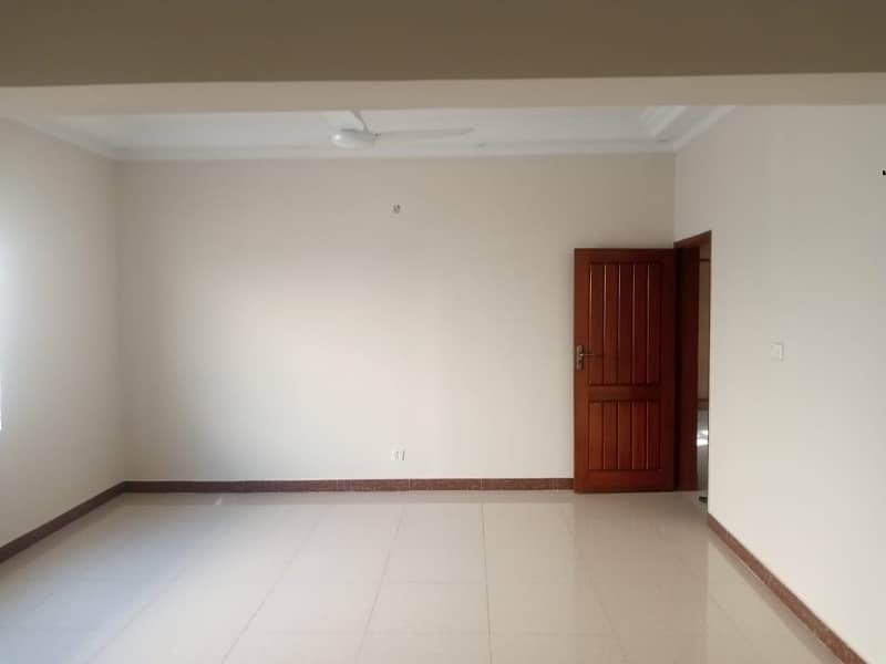 500 Yards Bunglow For Sale in DHA Phase 5 10