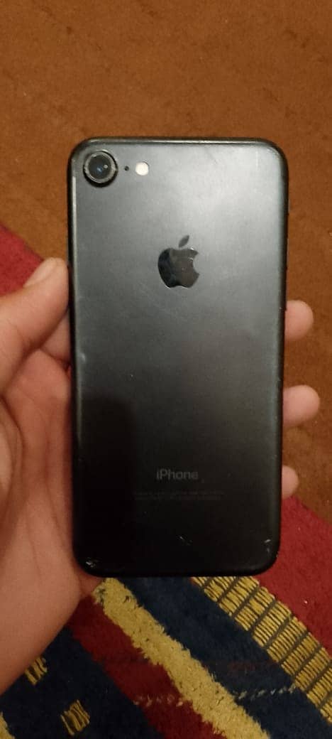 Apple iPhone 7 0