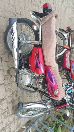 Honda CG 125 2022 Model in red color All origina runing just 7300km