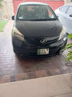 Toyota Vitz 2015