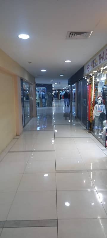 Shop Of 117 Square Feet Is Available For Sale In Tariq Road 5