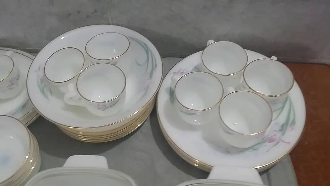 Crystal Marble Dinner Set.  70 Peices. 2