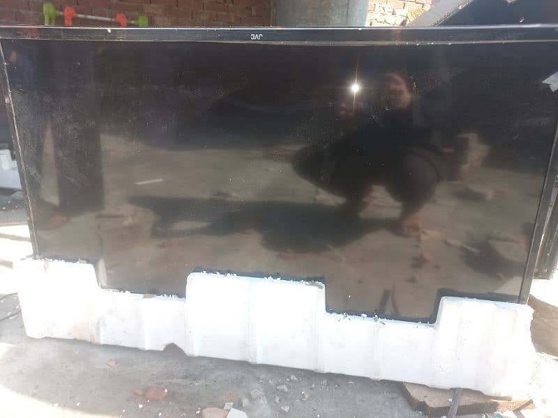 i want to sale my 55 inches LED panel broken 1