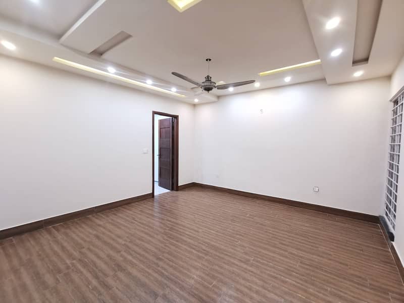 10 Marla Double Storey Brand New Zero Meter House For Sale Eden Valley Society Boundary Wall Canal Road Faisalabad 13