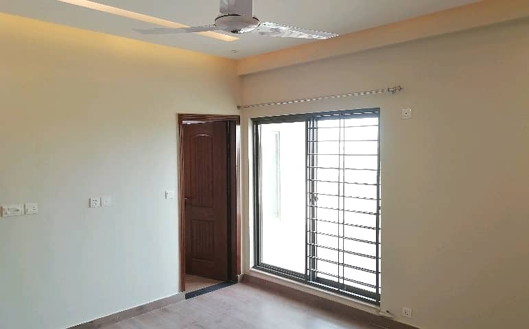 A Penthouse Of 4500 Square Feet In Askari 11 - Sector B 3