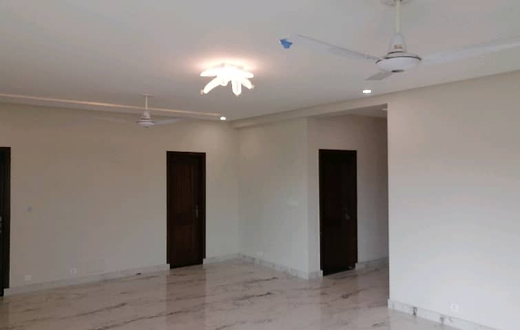 A Penthouse Of 4500 Square Feet In Askari 11 - Sector B 5