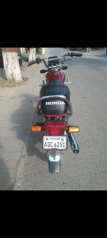 Honda CD 70 ka saman dala huwa hai 3