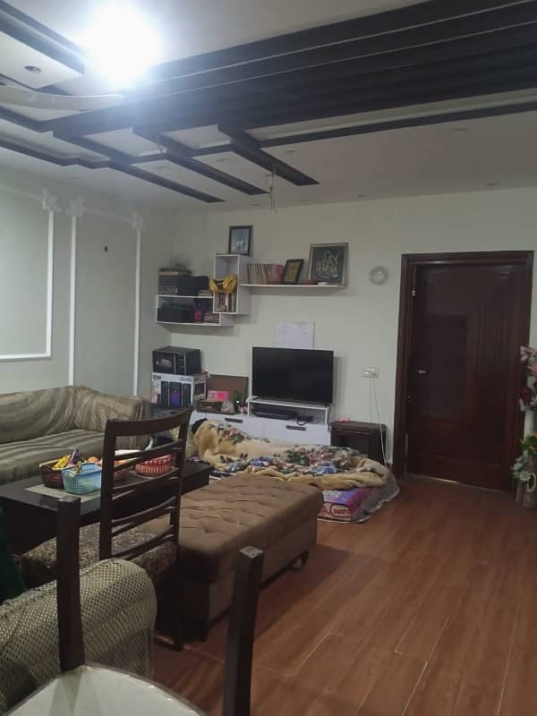 10 Marla Upper Portion With Small Car Parking 32