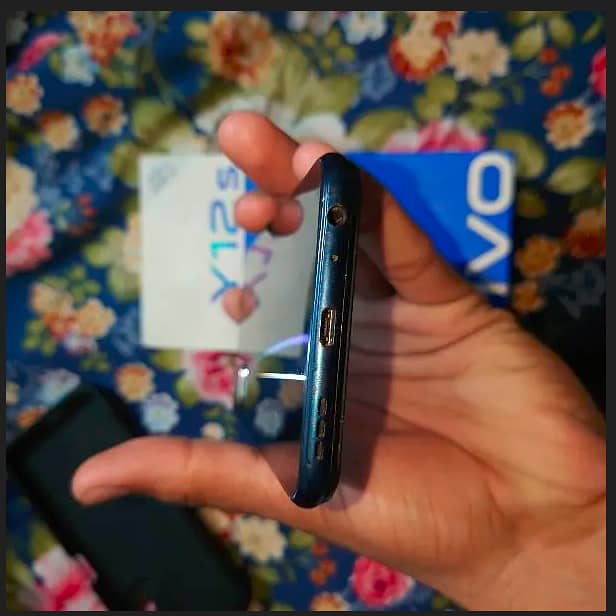 Vivo Y12s 10/10 with box no any fault urgent sale need money 2