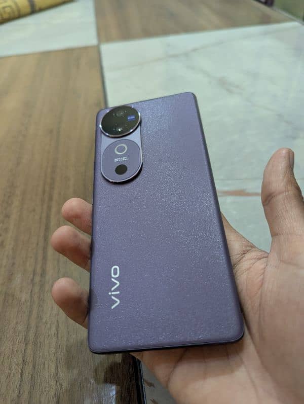 vivo v40 5G 1