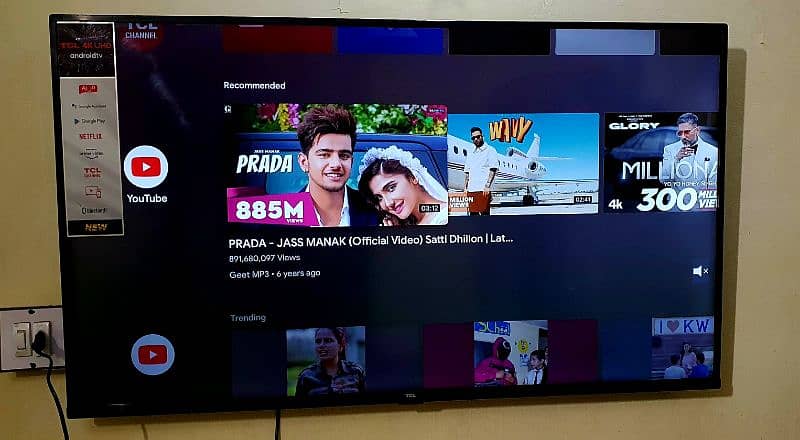 Tcl 50"4k android led like new condition with original voice remote 5