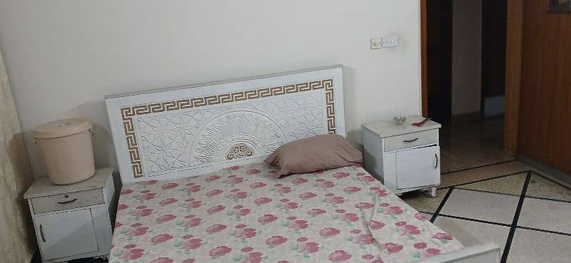 Bed in a reasonable condition / Used Slightly. 4