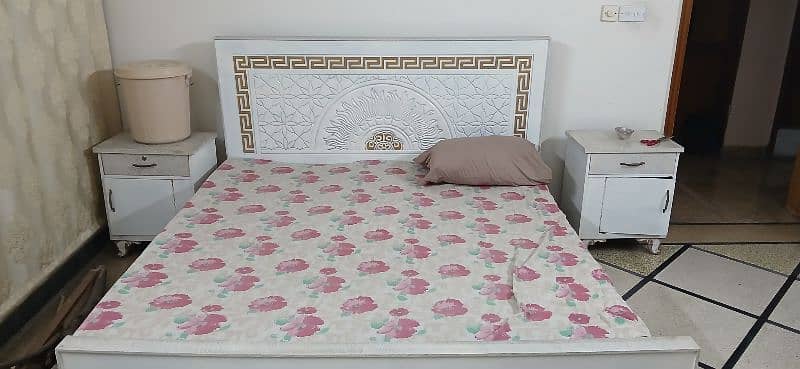 Bed in a reasonable condition / Used Slightly. 7