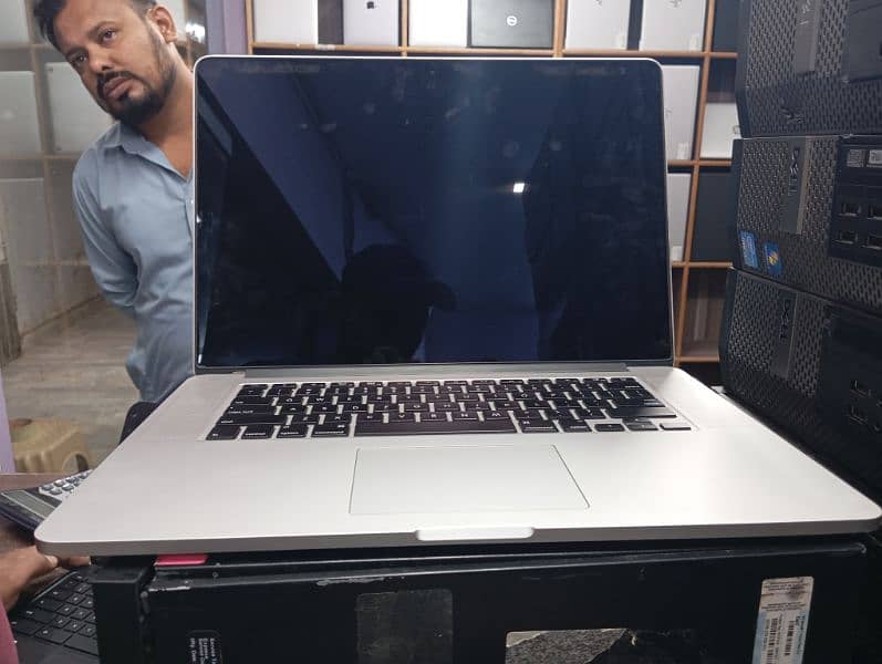 Macbook Pro 2015, 15 inch Retina i7 1