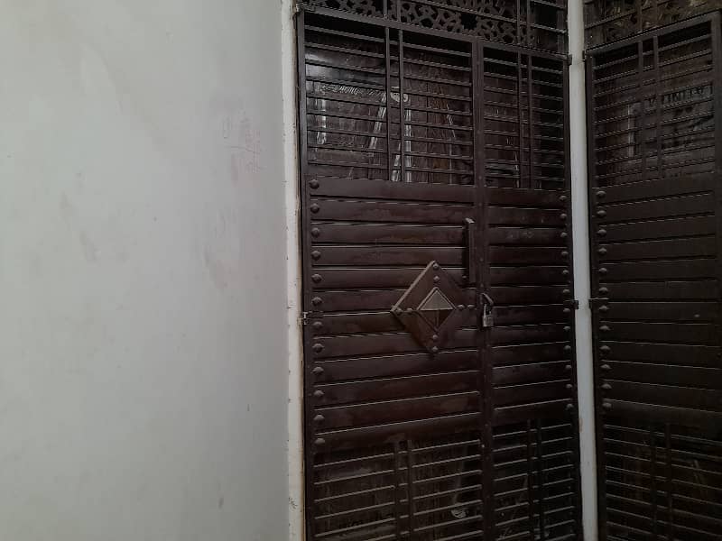 Flat Spread Over 450 Square Feet In Allahwala Town - Sector 31-B Available 2