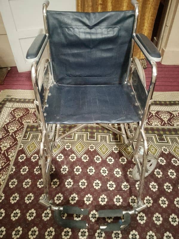 2 week used wheel chair 10/10 condition & foldable 4