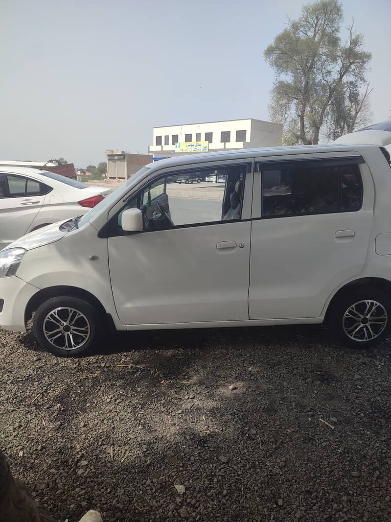 Suzuki Wagon R 2018 12