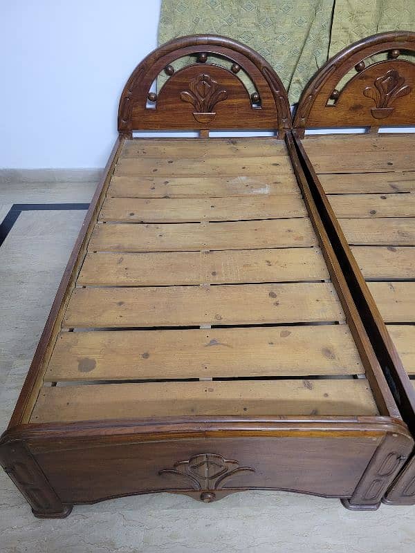 2 single orignal wooden bed 4