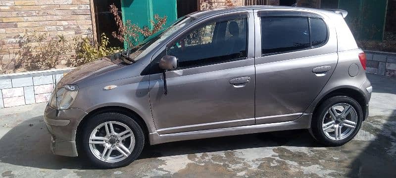 Toyota Vitz 2003 1300cc 9