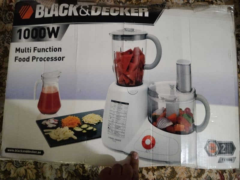 Black Dacker Food processor. 1000 w. 5 in 15 1