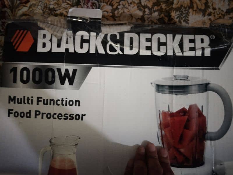 Black Dacker Food processor. 1000 w. 5 in 15 2