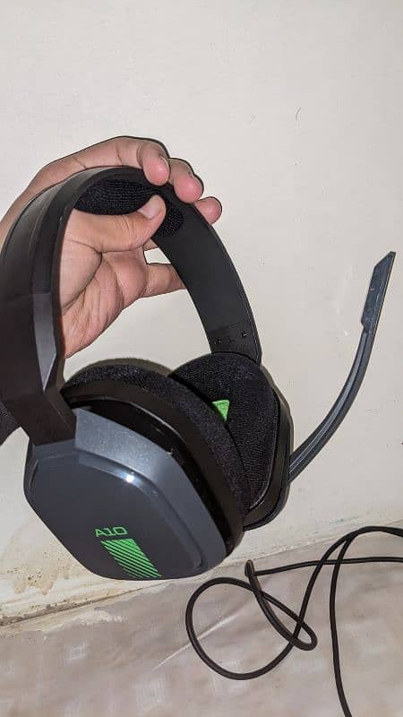 brand new headphones Logitech 3