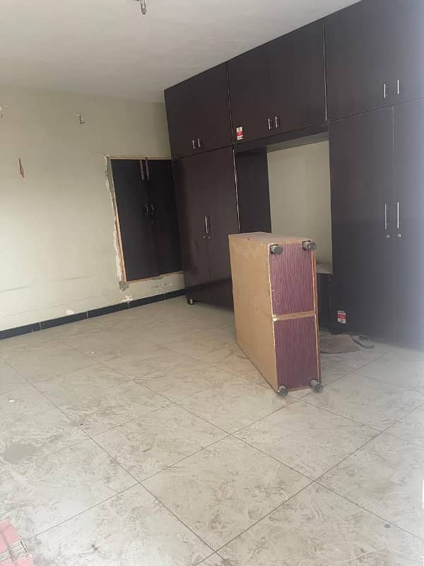 Highly-Desirable Prime Location Flat Available In Abul Hassan Isphani Road For sale 8