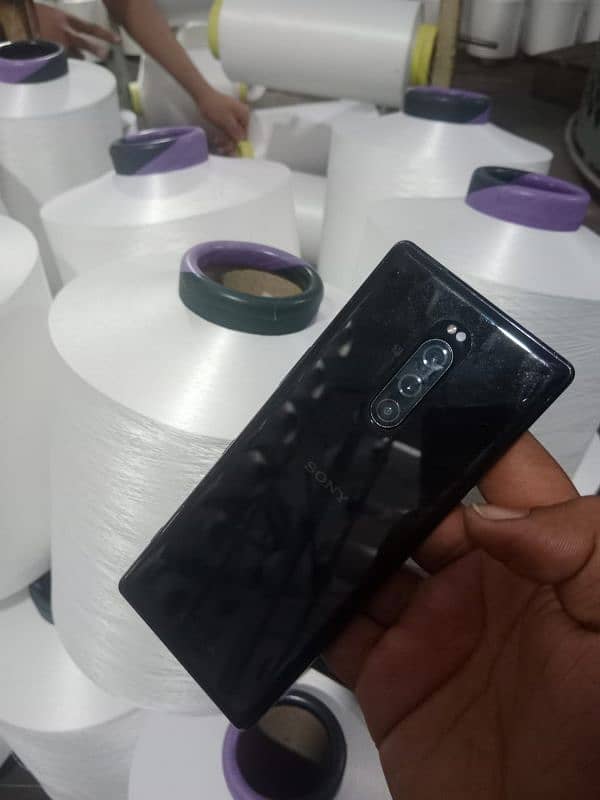 Xperia 1 4 /64  855 Snapdragon non pta ha finger off ho gya ha 5