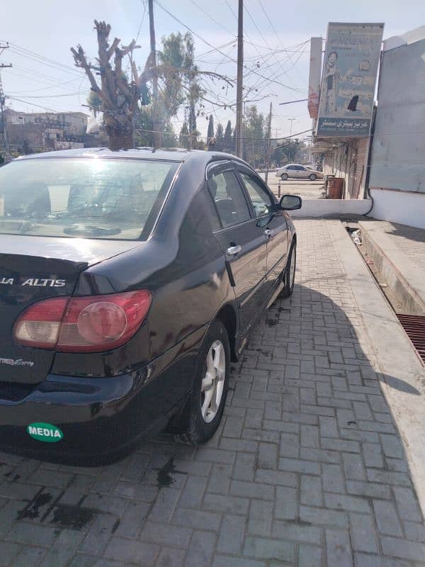 Toyota Corolla Altis 2005 4