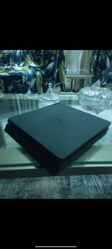 PS4 slim 500gb mint condition 2