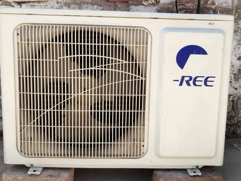 sell my gree ac 1.5 ton mint condition just like new 11